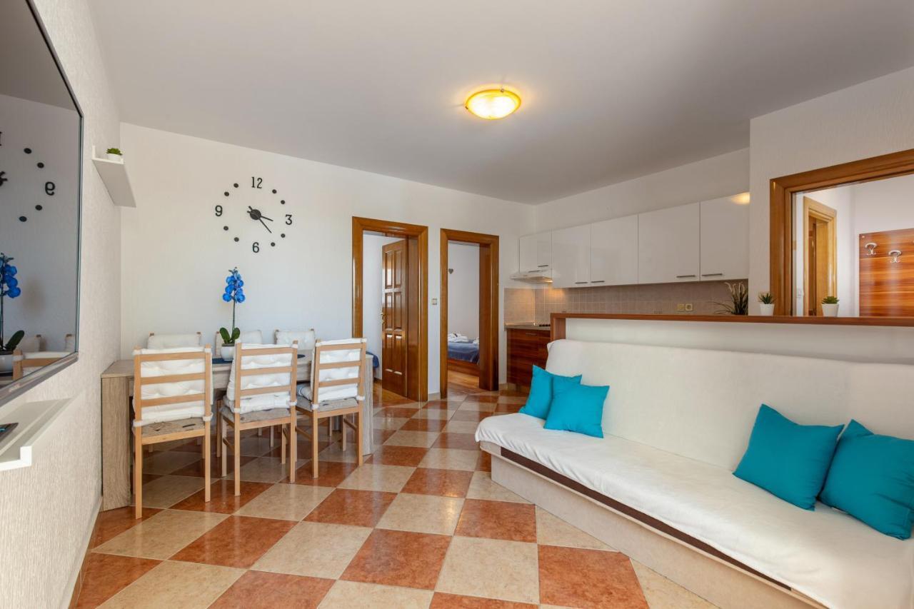 Oleander Apartment